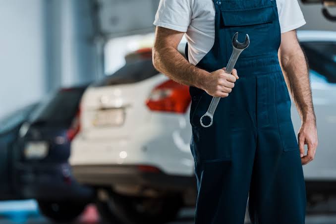 Mobile Mechanic vs. Traditional Shop: What’s the Difference?